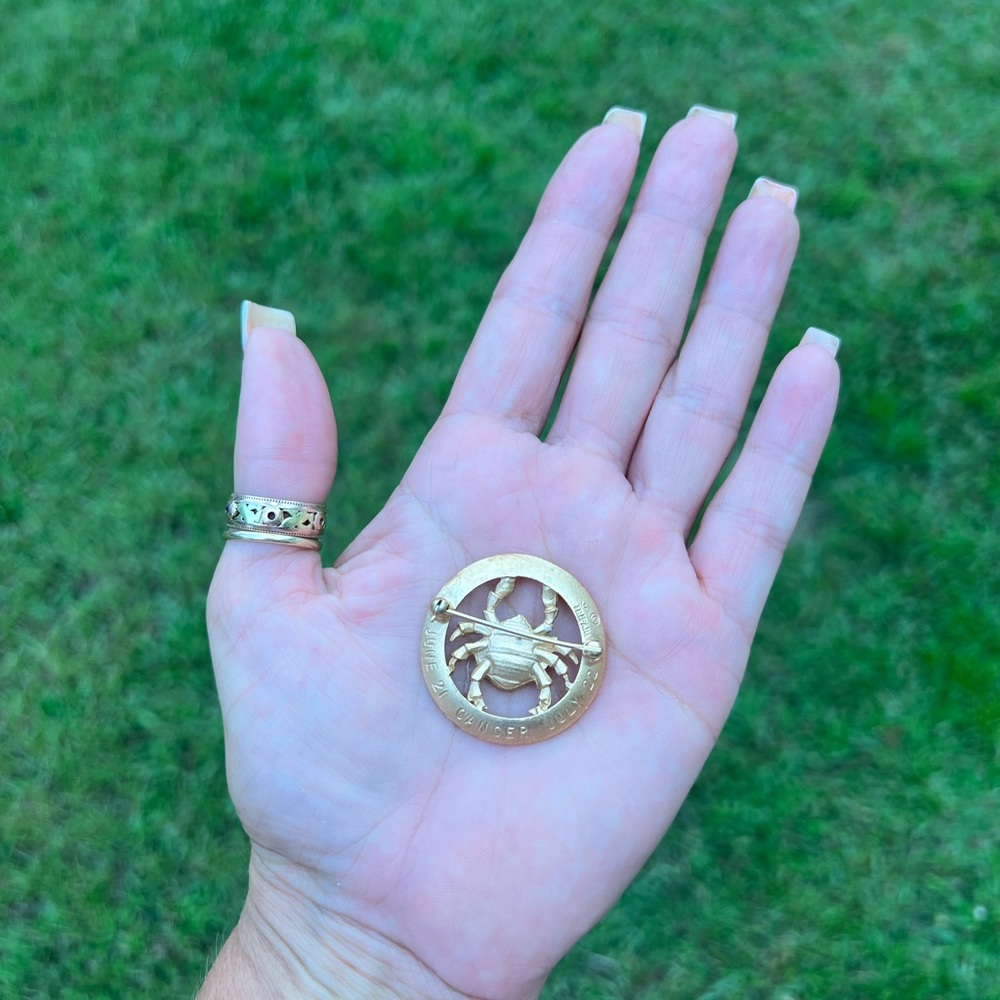 Vintage Crown Trifari 1969 Cancer Zodiac Brooch Gold-tone Astrology Crab - Picture 7 of 17